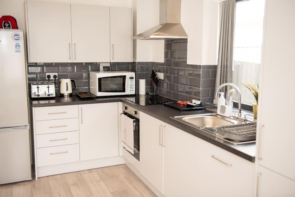 Maisy Lodge - Two Bed Lux Flat - Parking, Netflix, Wifi - Close To Blenheim Palace & Oxford - F2 Кідлінґтон Екстер'єр фото